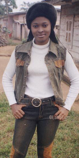 Date this good-looking Any Country girl Elton from  A9743