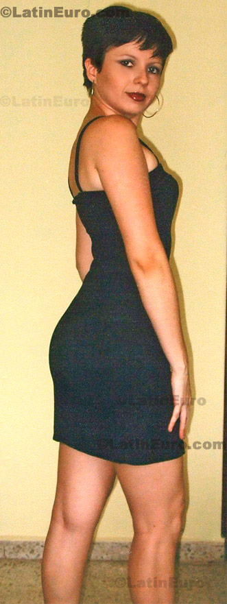 Date this hard body Any Country girl Amalia from Yoro N-1101