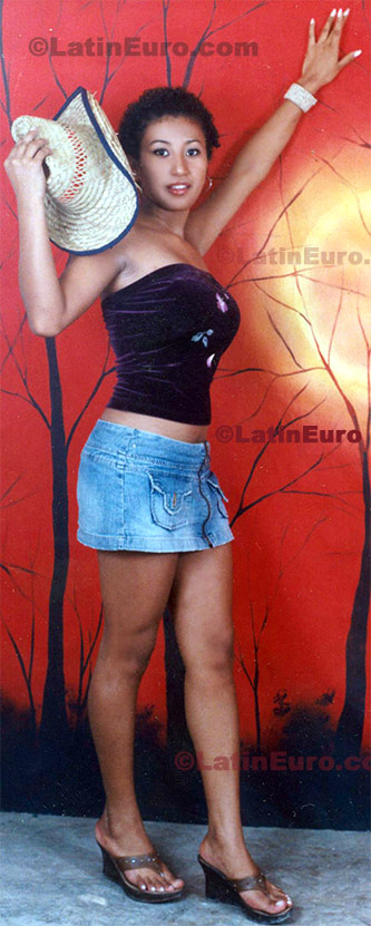 Date this funny Any Country girl Karla from Comayagua N-1204