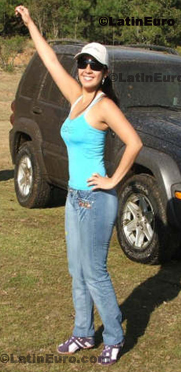 Date this georgeous Mexico girl IN-1357 from Mexico City N-1357