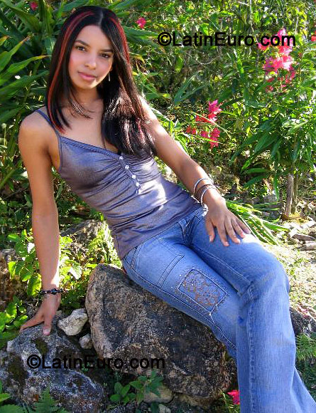 Date this sultry Any Country girl Denis from Santo Domingo N-1518