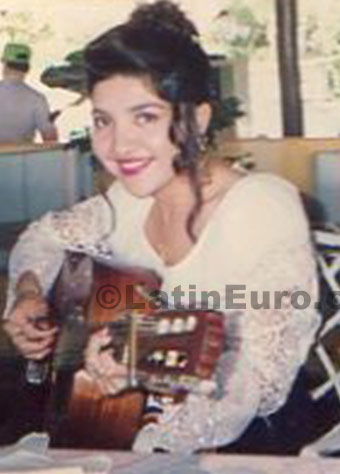 Date this funny Any Country girl Gladys from Cancun N-824