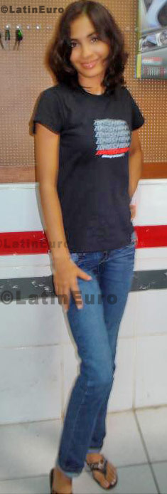 Date this nice looking Any Country girl Roci from Lima N-978