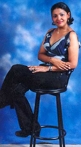 Date this athletic Any Country girl Selenia from  N2761