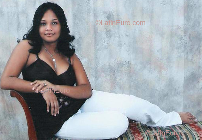 Date this sensual Dominican Republic girl Juana from Barahona N429