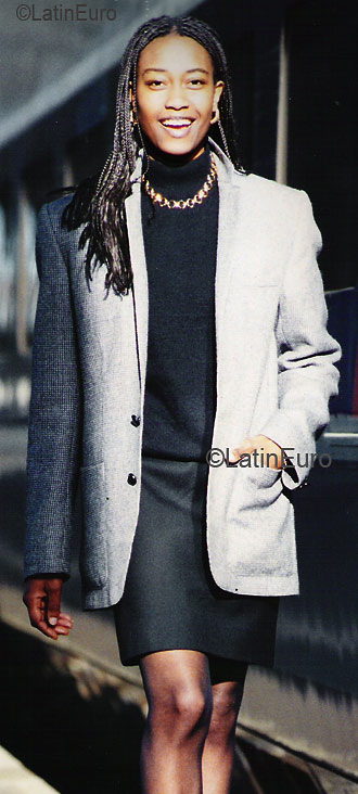 Date this happy Any Country girl Luhanne from  N729