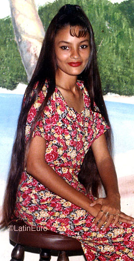 Date this attractive Honduras girl Iris from Choloma N3713