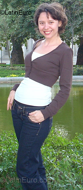 Date this young Portugal girl Ainavide from Porto PT11