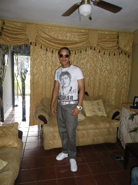 Date this tall Dominican Republic man Yansell from Santiago DO1237
