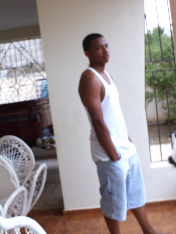 Date this good-looking Dominican Republic man Dewin from Santo Domingo DO1287