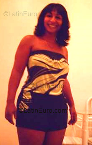 Date this gorgeous Brazil girl Elaine from Curitiba BR1647