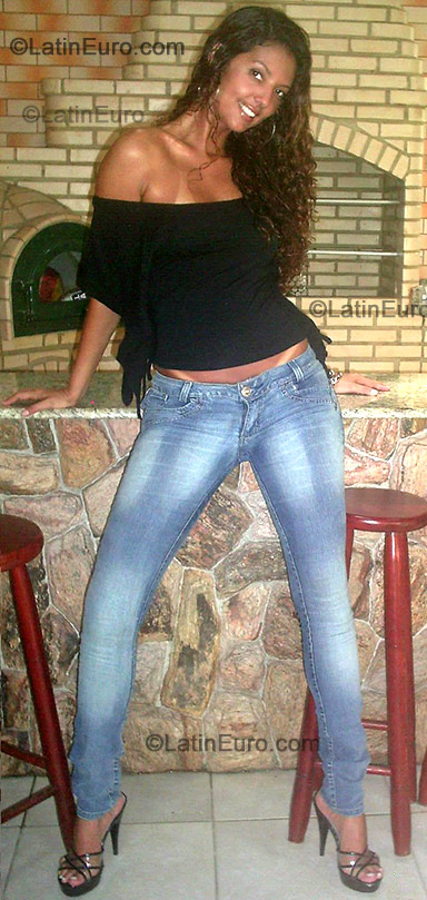 Date this charming Brazil girl Alessandra Aparecida from Sao Goncalo BR3623