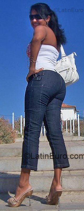 Date this good-looking Portugal girl Laynnesvend from Porto PT22