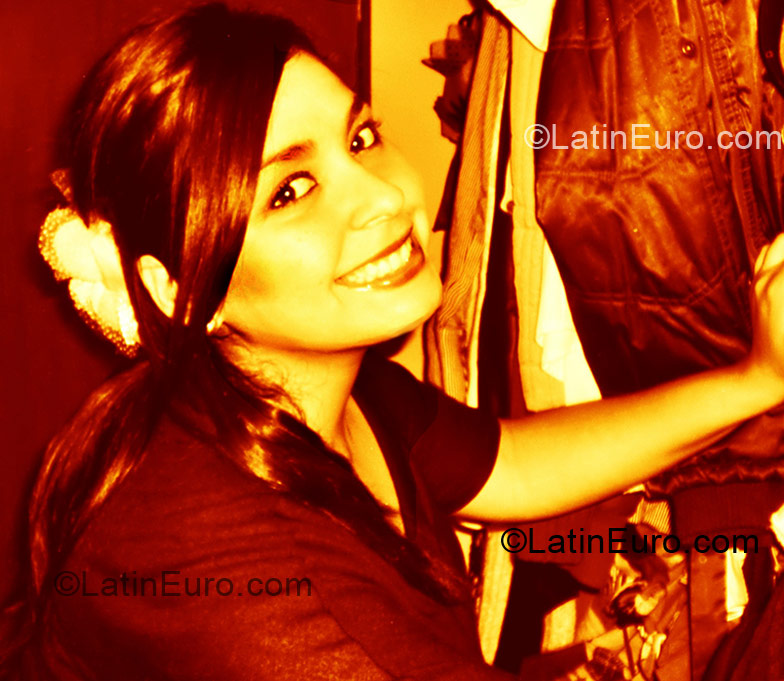 Date this hot Peru girl Natalia from Lima PE220