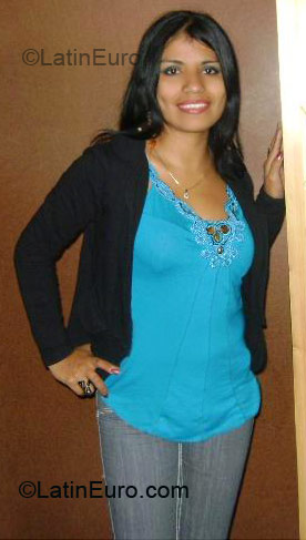 Date this good-looking Peru girl Ursula from Lima PE261