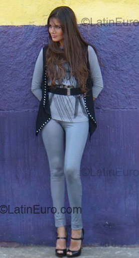 Date this voluptuous Peru girl Johana from Lima PE303