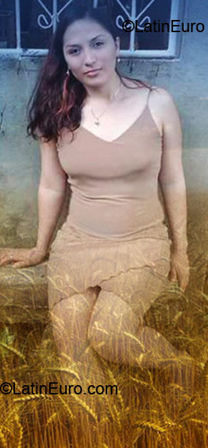 Date this voluptuous Nicaragua girl Elizabeth from Managua NI6