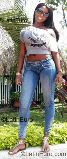 Date this tall Panama man Mireya from Colon CO4743