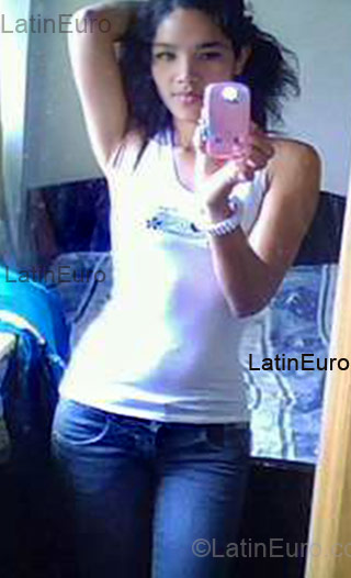 Date this attractive Peru girl Jecenia from Lima PE325