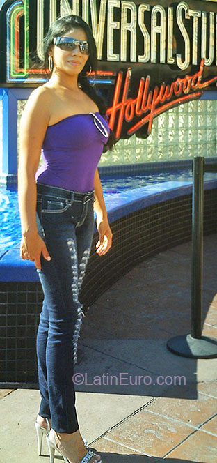 Date this voluptuous Mexico girl Gabriela from Guadalajara MX229