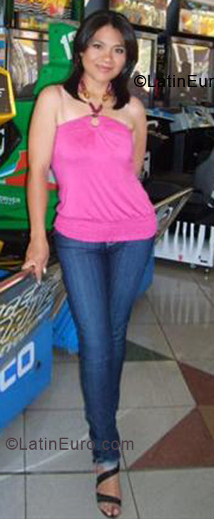 Date this attractive Ecuador girl Nancy Cristina from Quito EC44