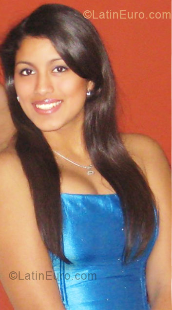 Date this delightful Peru girl Maria Laura from Piura PE393