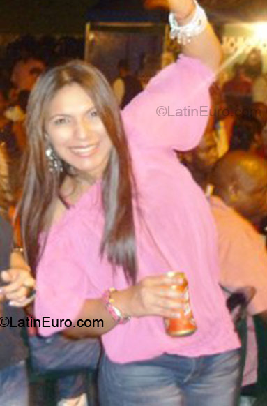 Date this athletic Panama girl Adriana from Panama City PA46