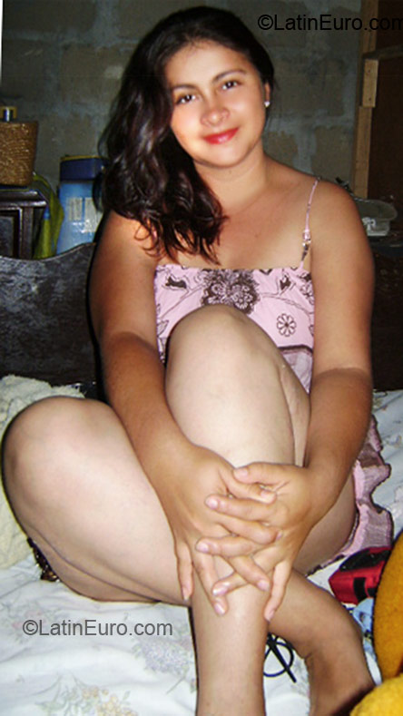 Date this nice looking Peru girl Jahaira from Tarapoto PE410
