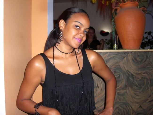 Date this nice looking United States girl Linda nima from LA.California IC42