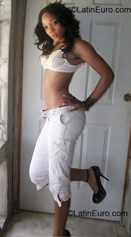Date this athletic Jamaica girl Candy from Kingston JM223
