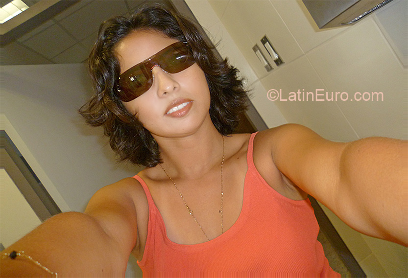 Date this attractive Peru girl Edith from Lima PE476