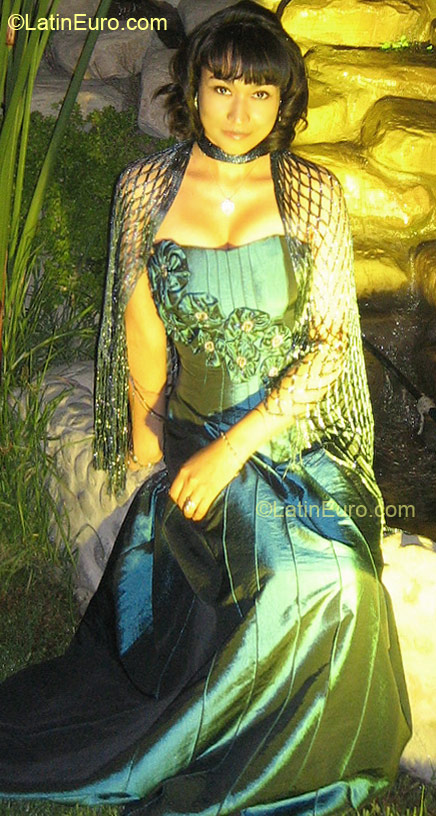 Date this happy Peru girl Brennda from Arequipa PE482