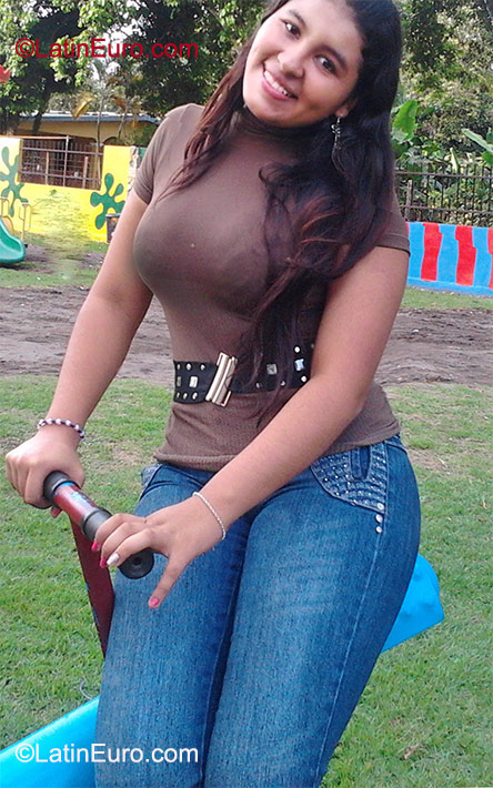 Date this stunning Panama girl Yeraldine from Panama PA201