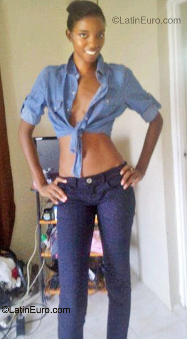Date this athletic Jamaica girl Shinel from Negril JM393