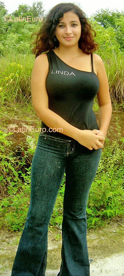 Date this nice looking Costa Rica girl ISABEL from San Jose CR170