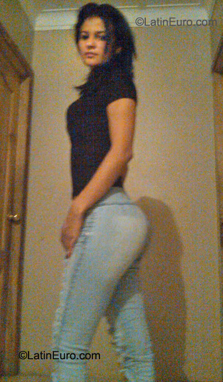 Date this lovely Ecuador girl Hanna77 from Guayaguil EC142