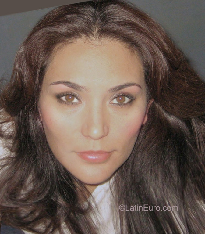 Date this attractive Mexico girl Elva from Mexico City MX615