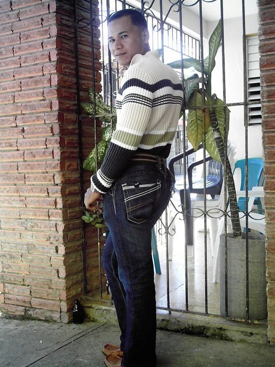 Date this pretty Dominican Republic man Elpequenogigant from Santiago, Rep. Dom. DO10572