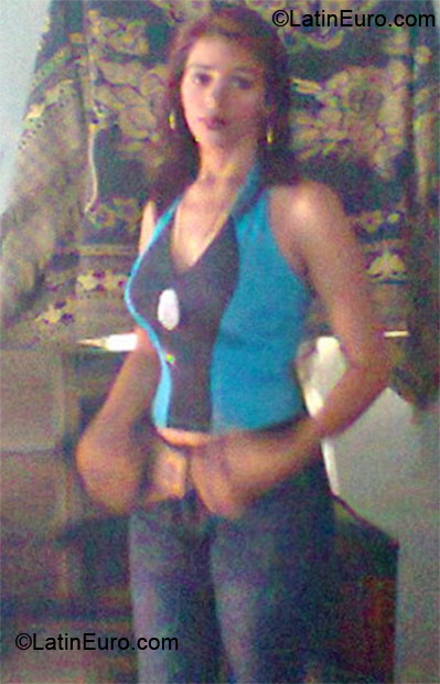 Date this hot El Salvador girl Yessenia from Sensunepeque SV39