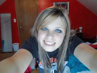 Date this young United States girl Emily20 from Carleton US12692