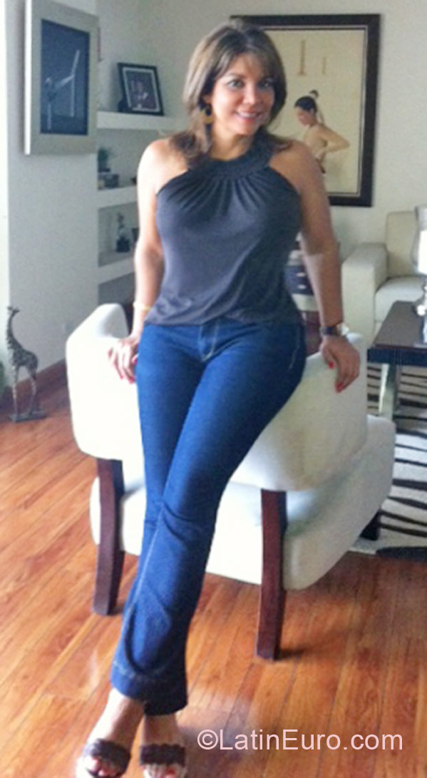 Date this hard body Panama girl Lorena from Panama City PA381