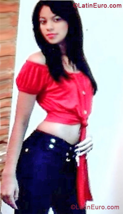 Date this gorgeous Colombia girl Steffany from Cali CO10407