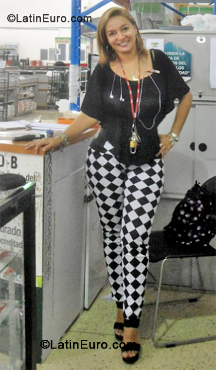 Date this tall Panama girl Safironacar from Panama PA285