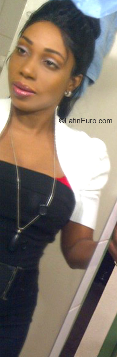 Date this exotic Jamaica girl Core from Kingston JM562