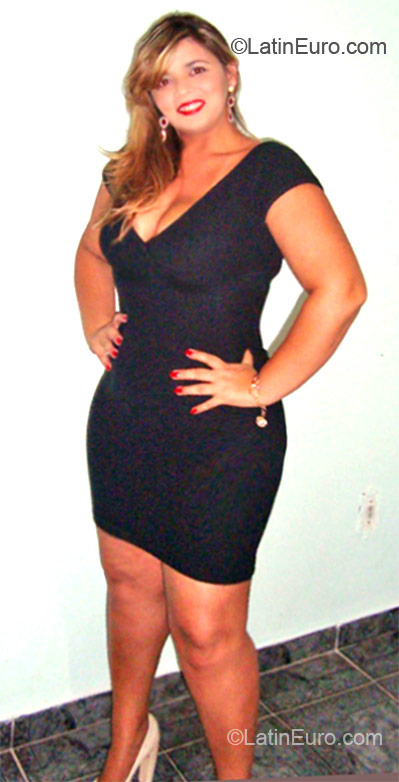 Date this gorgeous Brazil girl Mayra from Brasilia BR9984