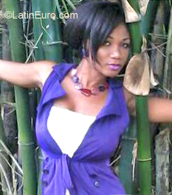 Date this tall France girl Rosie from Paris FR170