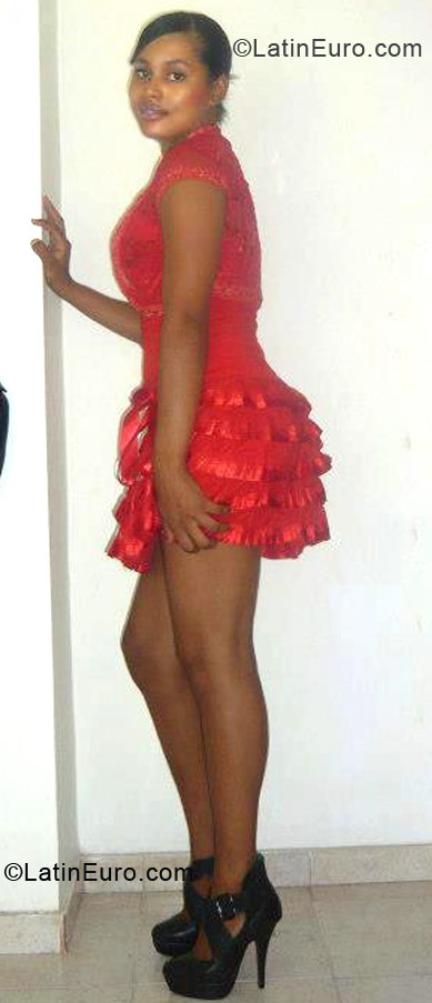 Date this athletic Dominican Republic girl Andy nairoby from Barahona DO12361