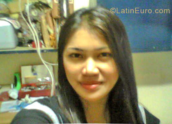 Date this delightful Philippines girl Rose from Manila PH516
