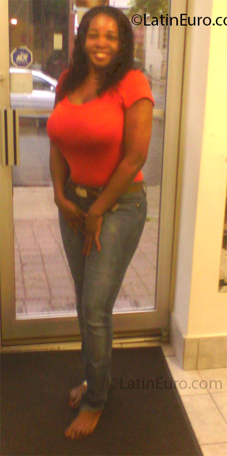 Date this fun Canada girl Yesenia from Toronto CA552