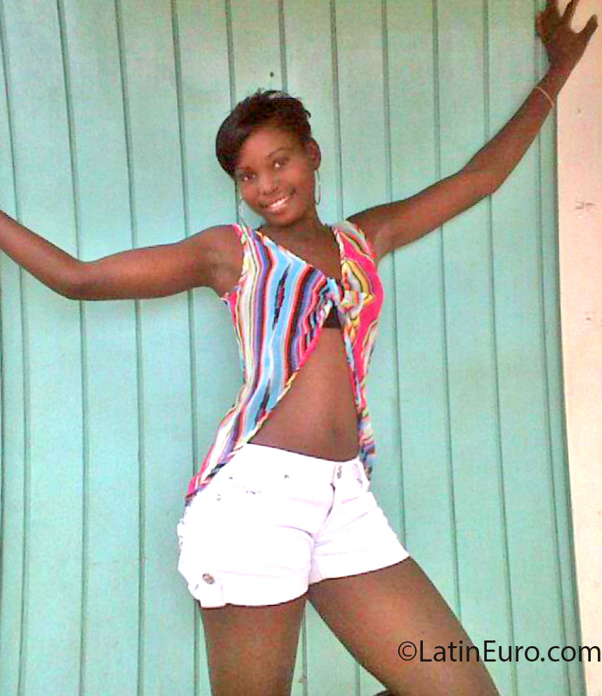 Date this pretty Jamaica girl Nicky24 from Manchester JM935